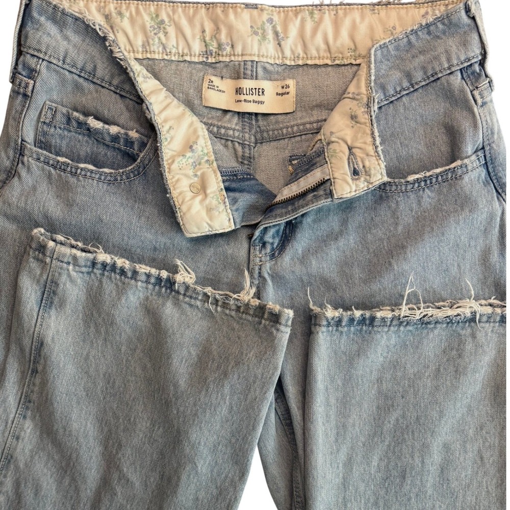 Hollister Low-Rise Baggy Jeans W26 Light Wash Distressed Raw Hem